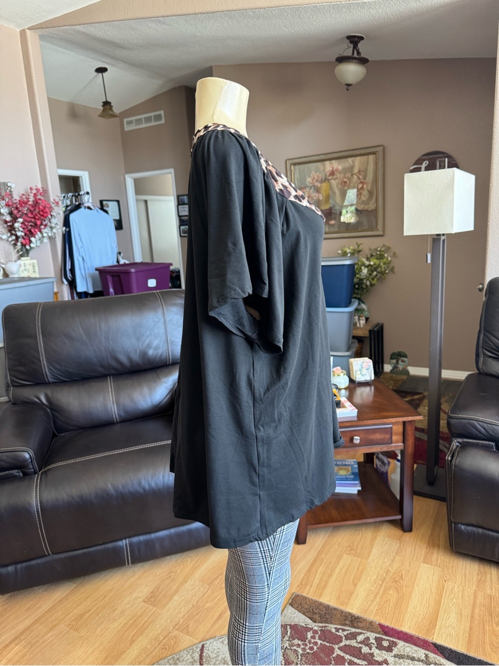 Boutique black short sleeve blouse w/leopard trim-size XXXL - Picture 3 of 9